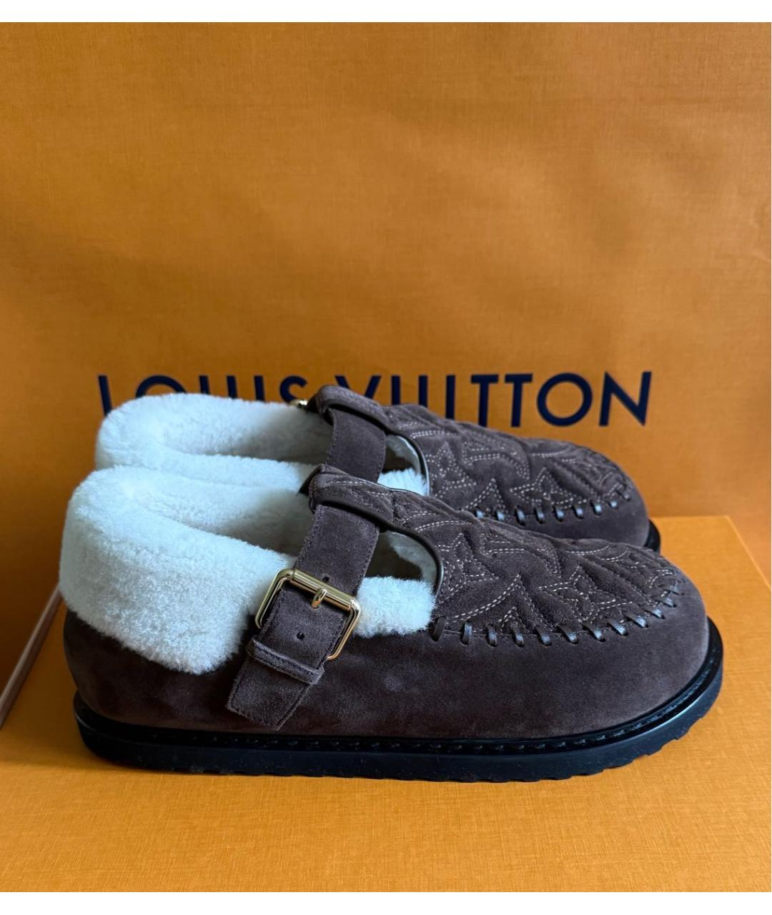 LOUIS VUITTON Коричневые замшевые сабо, фото 9