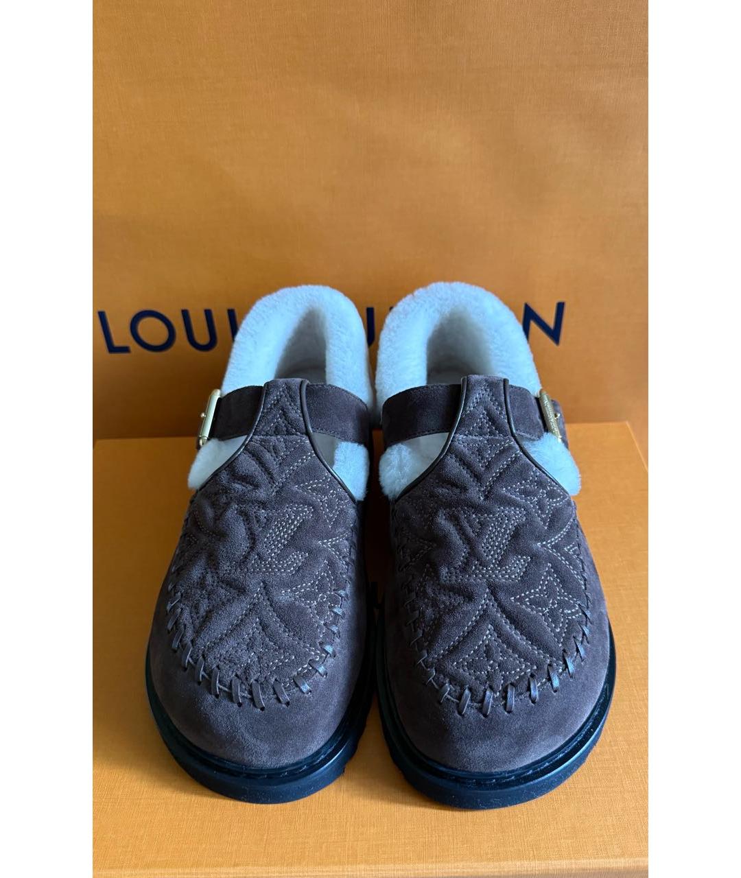LOUIS VUITTON Коричневые замшевые сабо, фото 2