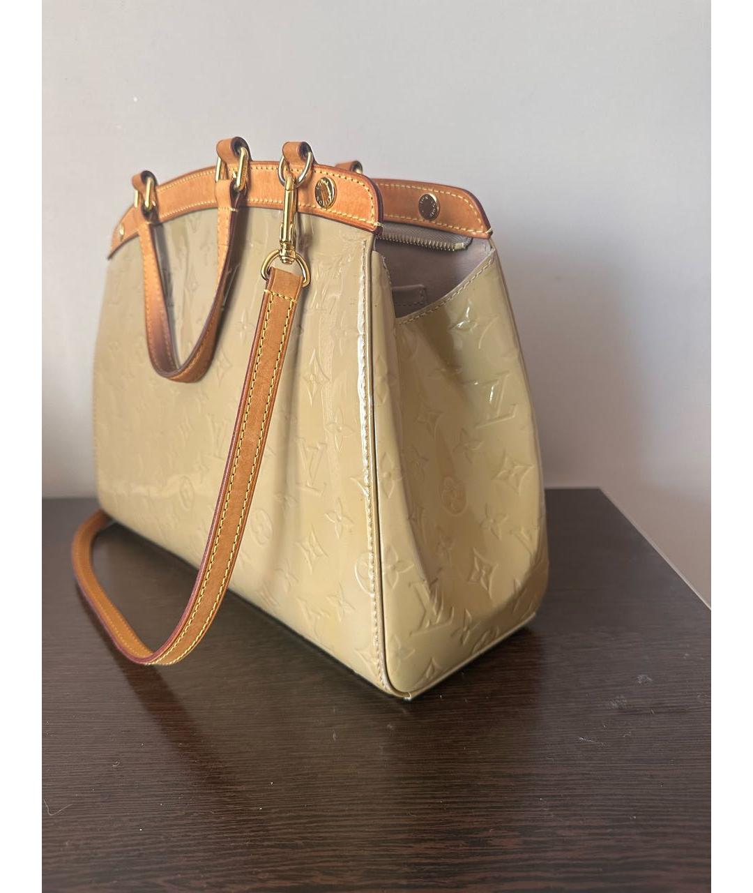 LOUIS VUITTON Бежевая сумка тоут из лакированной кожи, фото 2