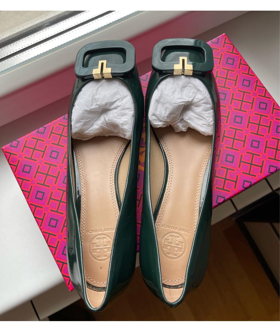 TORY BURCH Зеленые балетки из лакированной кожи, фото 3