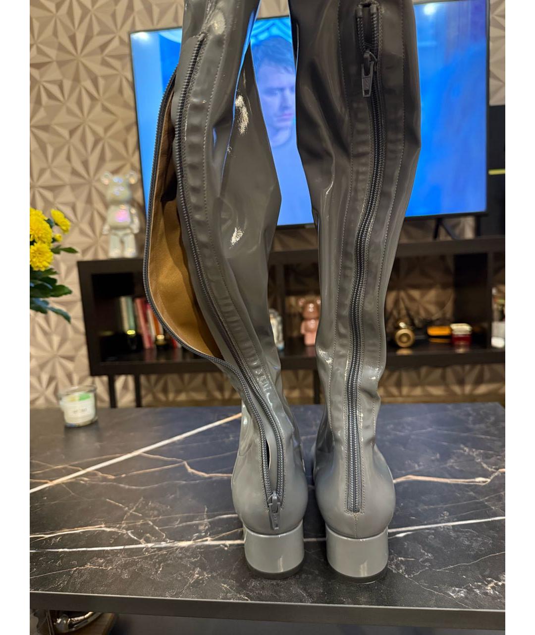 VALENTINO Серые сапоги из лакированной кожи, фото 4