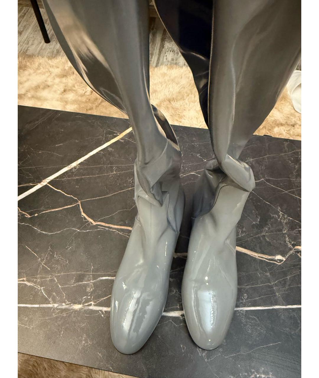 VALENTINO Серые сапоги из лакированной кожи, фото 3