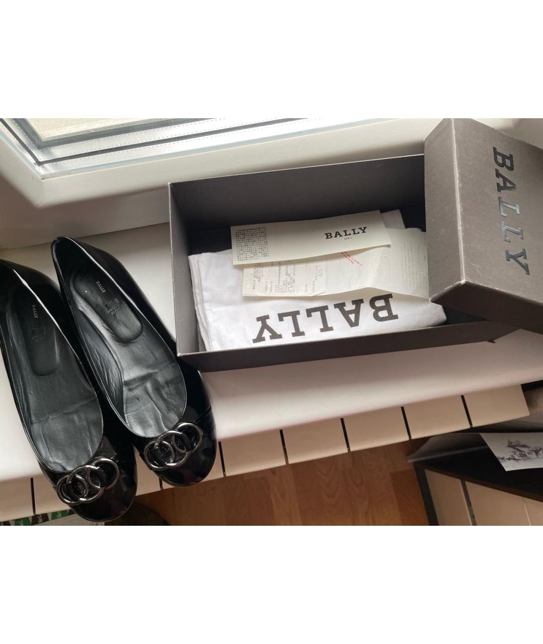 BALLY Черные балетки из лакированной кожи, фото 5