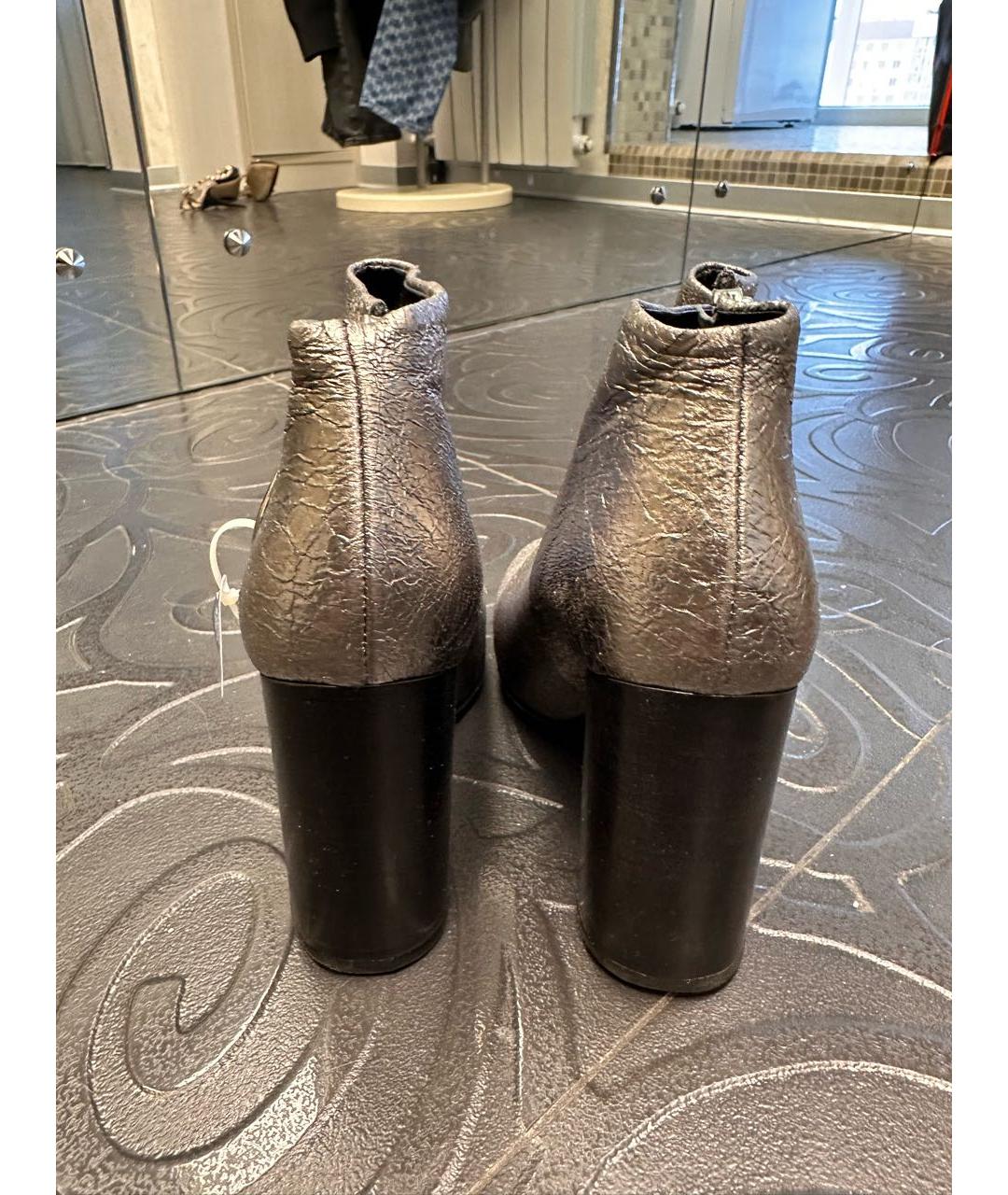 MCQ ALEXANDER MCQUEEN Серебряные кожаные ботильоны, фото 3