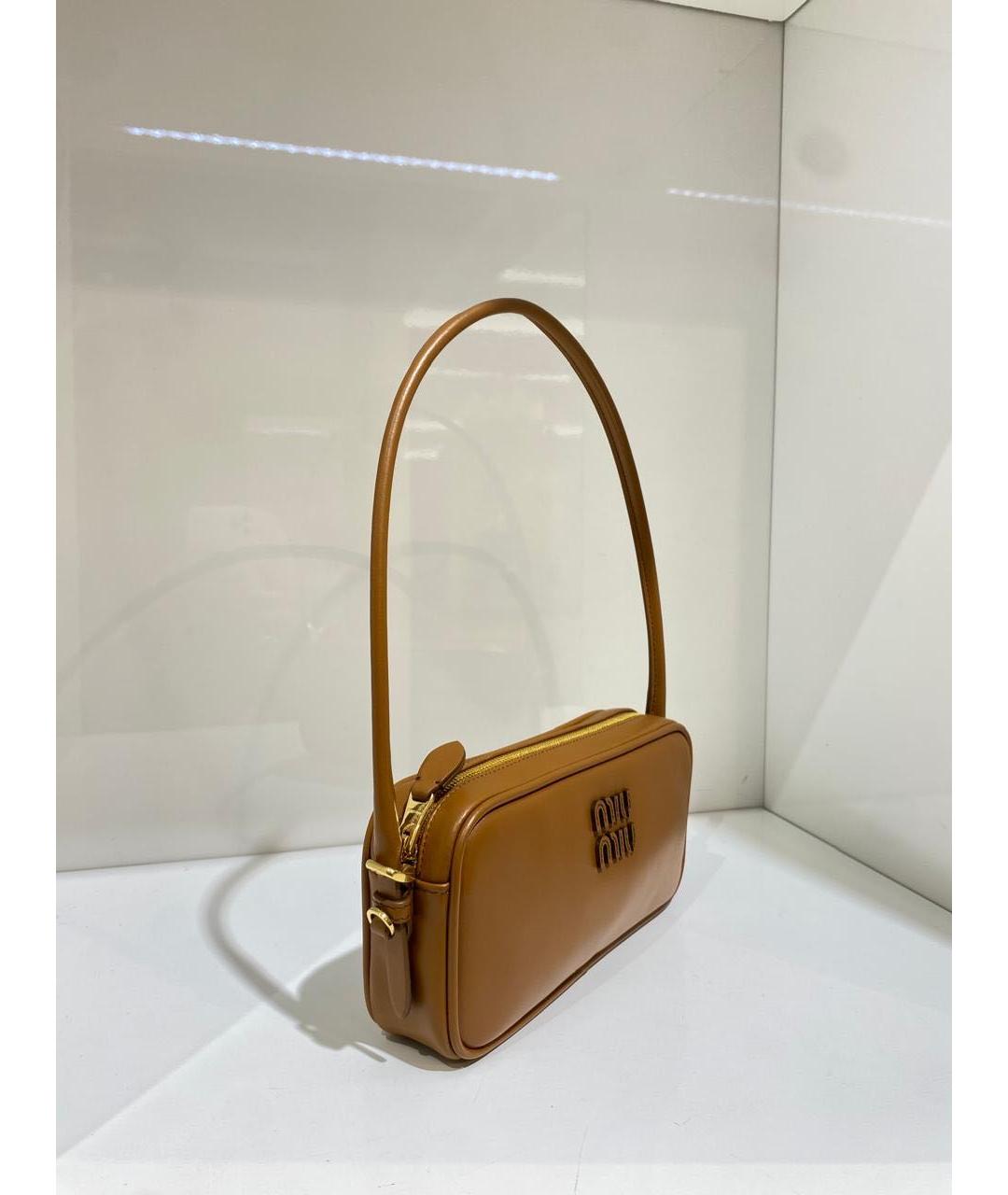 MIU MIU Коричневая кожаная сумка с короткими ручками, фото 3