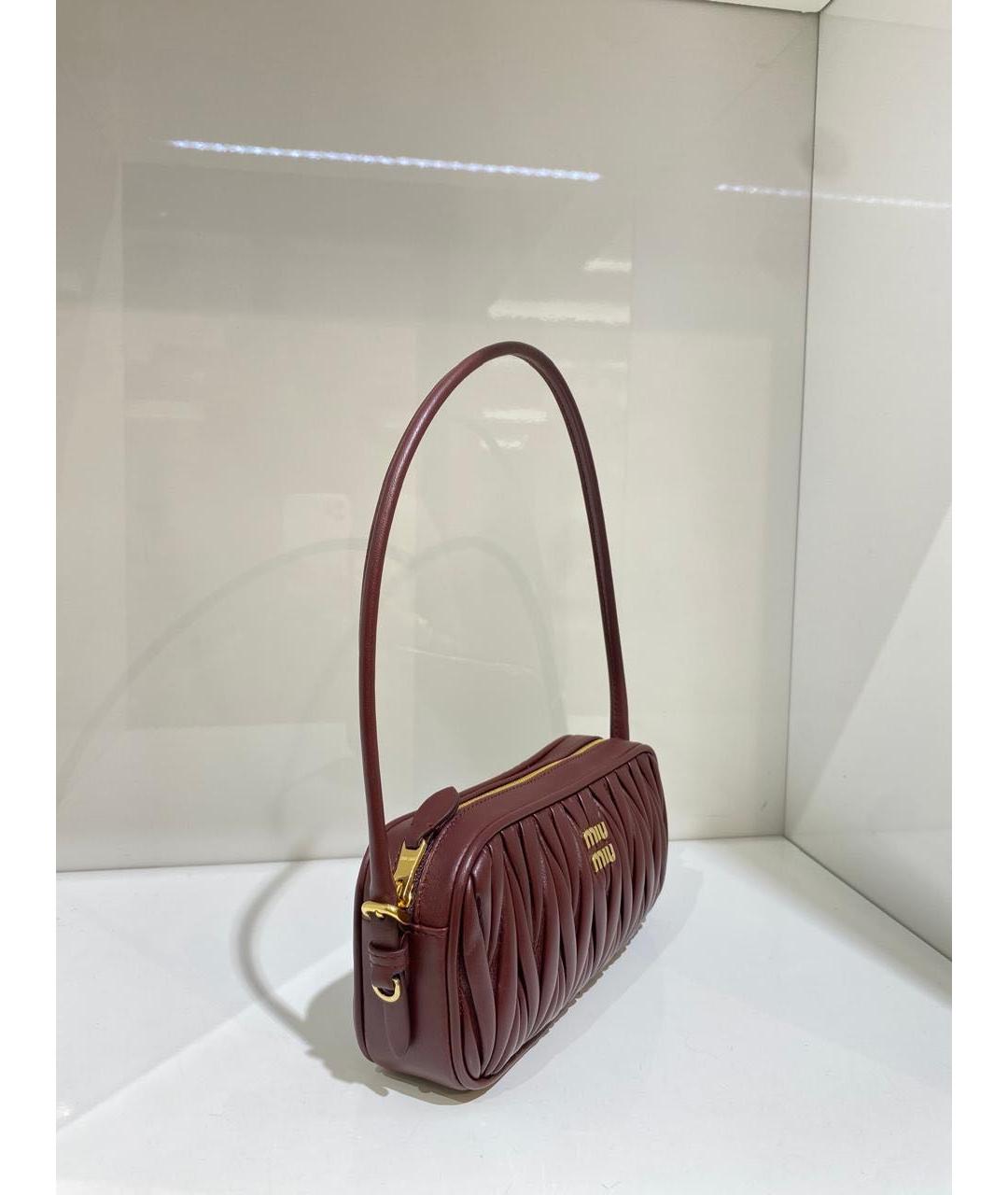 MIU MIU Бордовая кожаная сумка с короткими ручками, фото 3