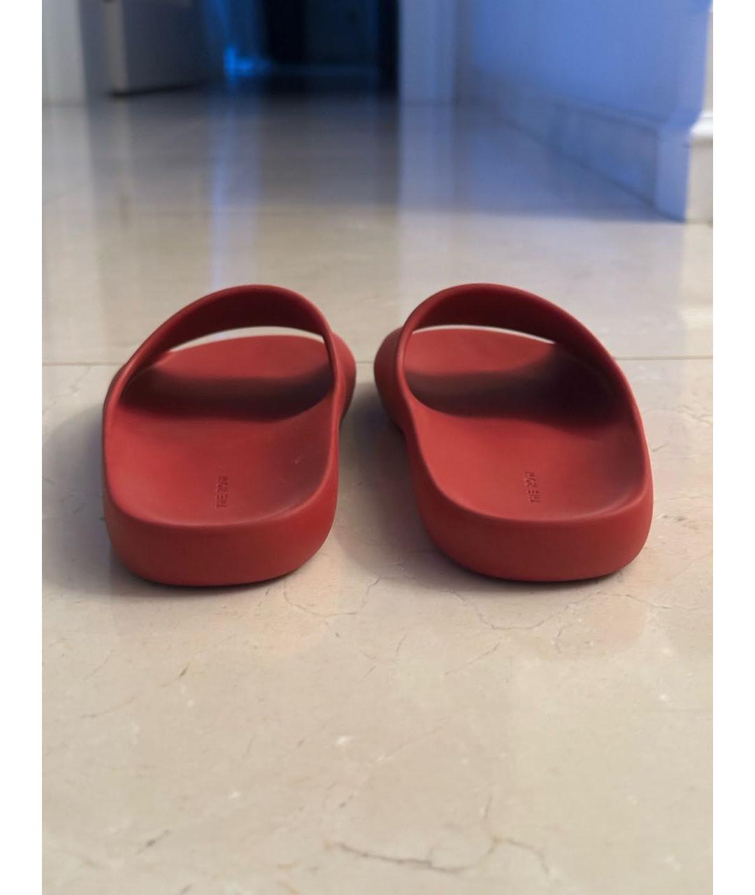 THE ROW Красные резиновые шлепанцы, фото 4