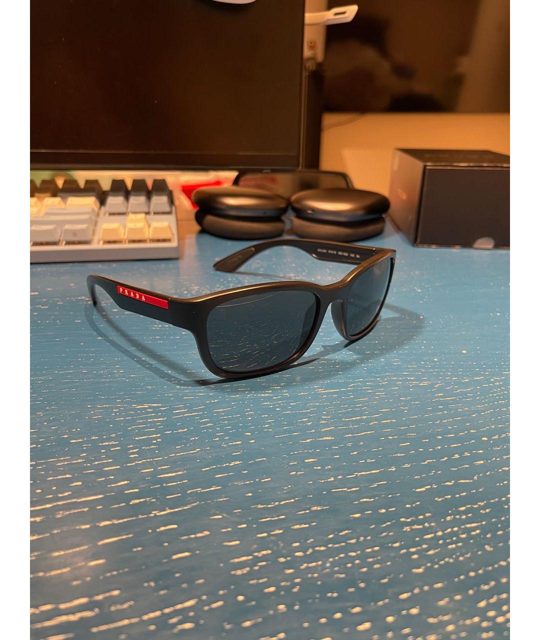 PRADA Черные пластиковые солнцезащитные очки, фото 2