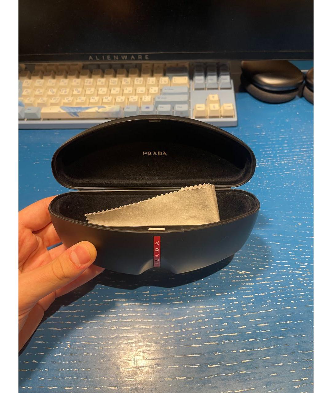 PRADA Черные пластиковые солнцезащитные очки, фото 4