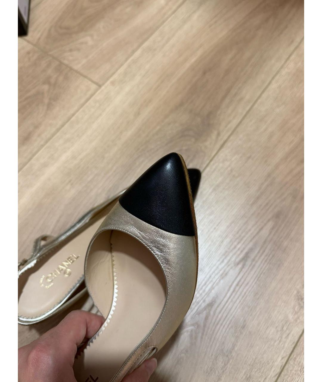 CHANEL Золотые кожаные лодочки на низком каблуке, фото 7