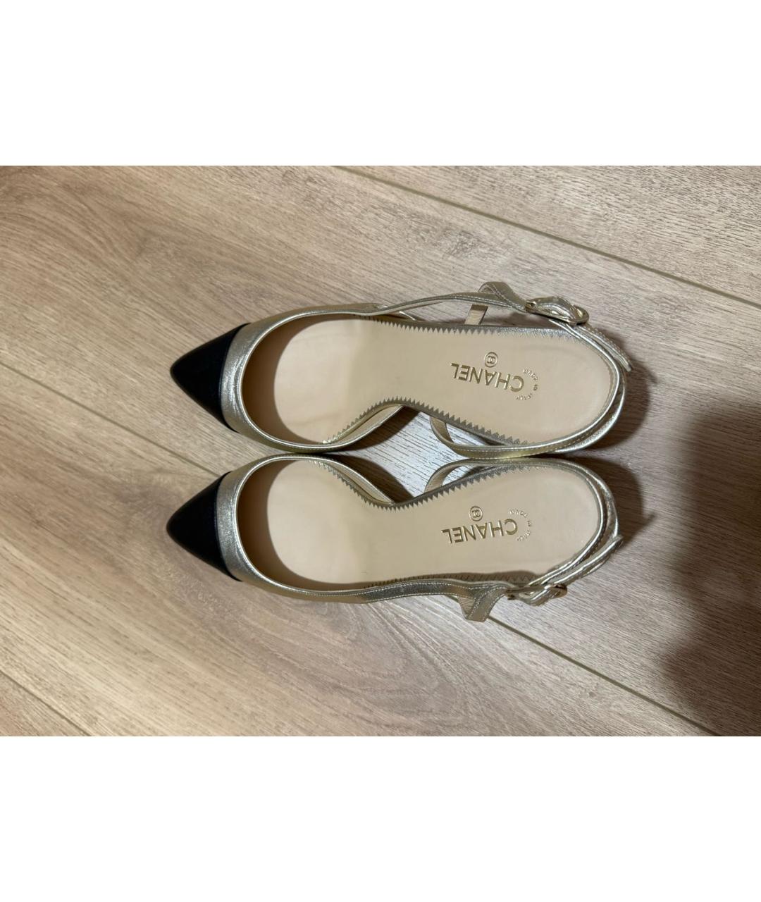 CHANEL Золотые кожаные лодочки на низком каблуке, фото 3