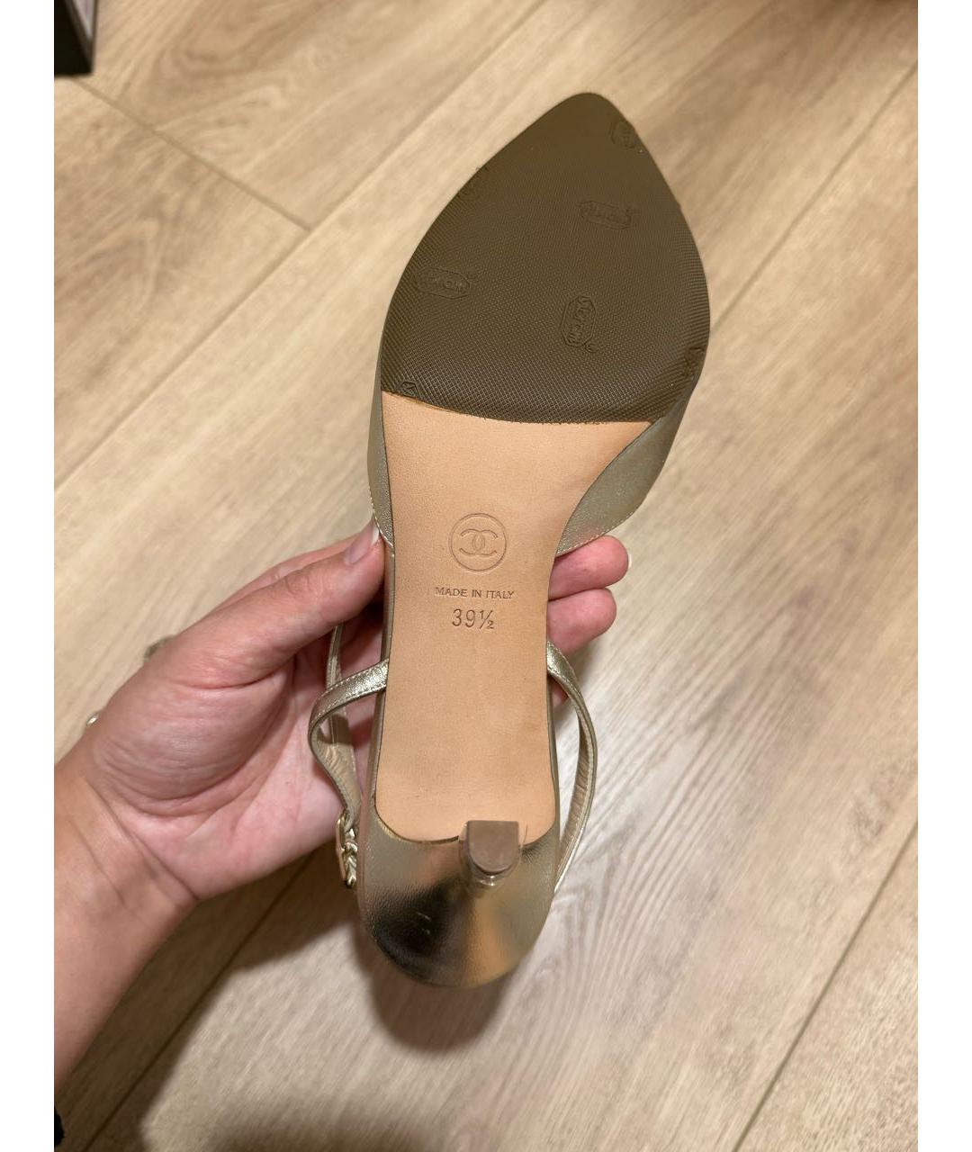 CHANEL Золотые кожаные лодочки на низком каблуке, фото 5