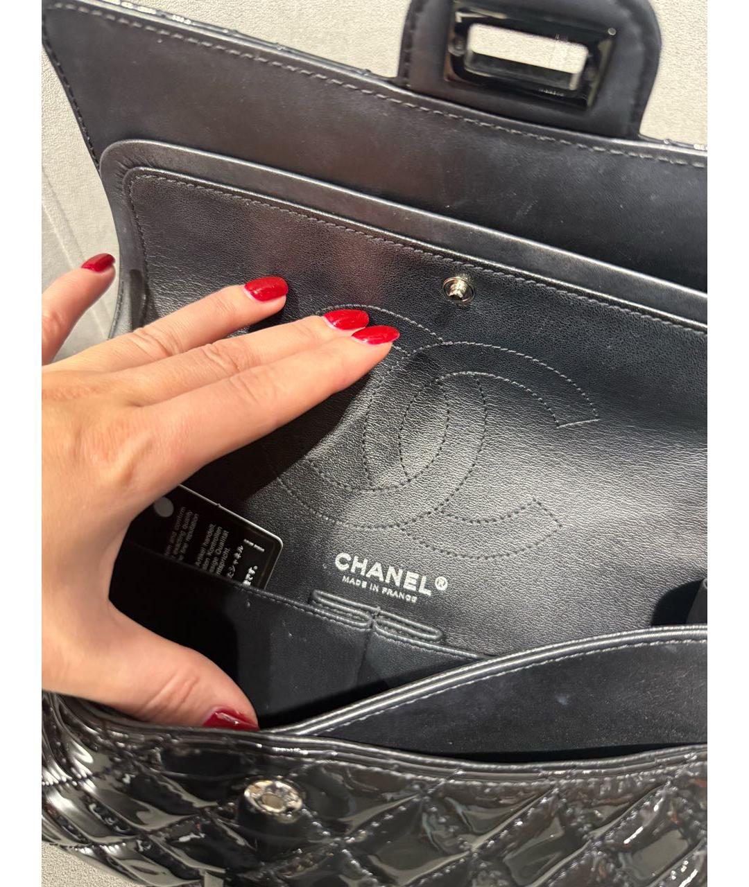 CHANEL Черная сумка через плечо из лакированной кожи, фото 6