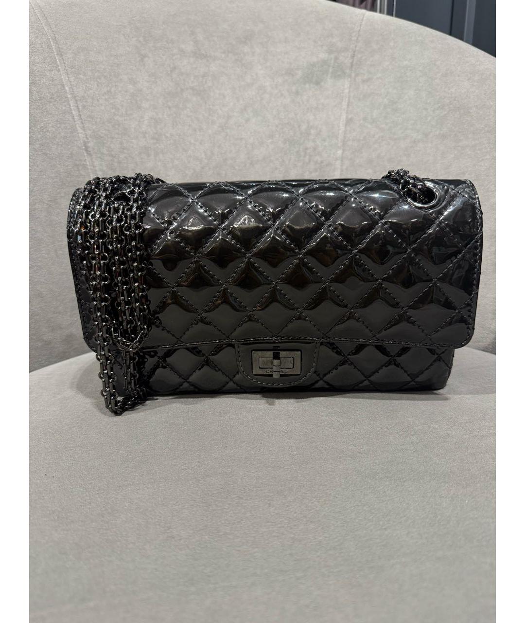 CHANEL Черная сумка через плечо из лакированной кожи, фото 9