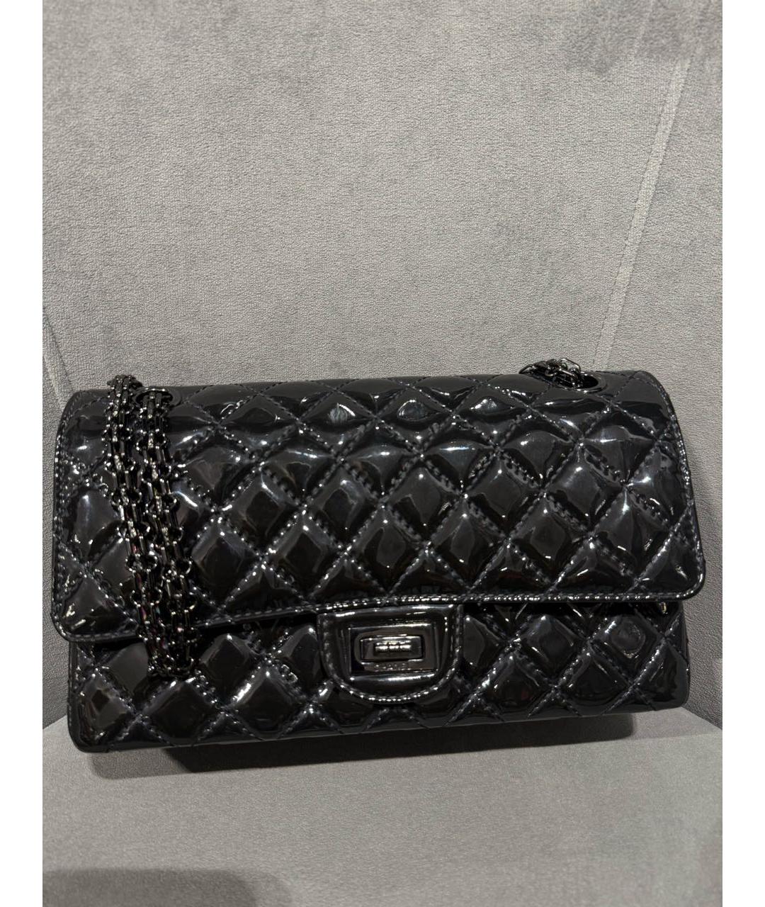 CHANEL Черная сумка через плечо из лакированной кожи, фото 8