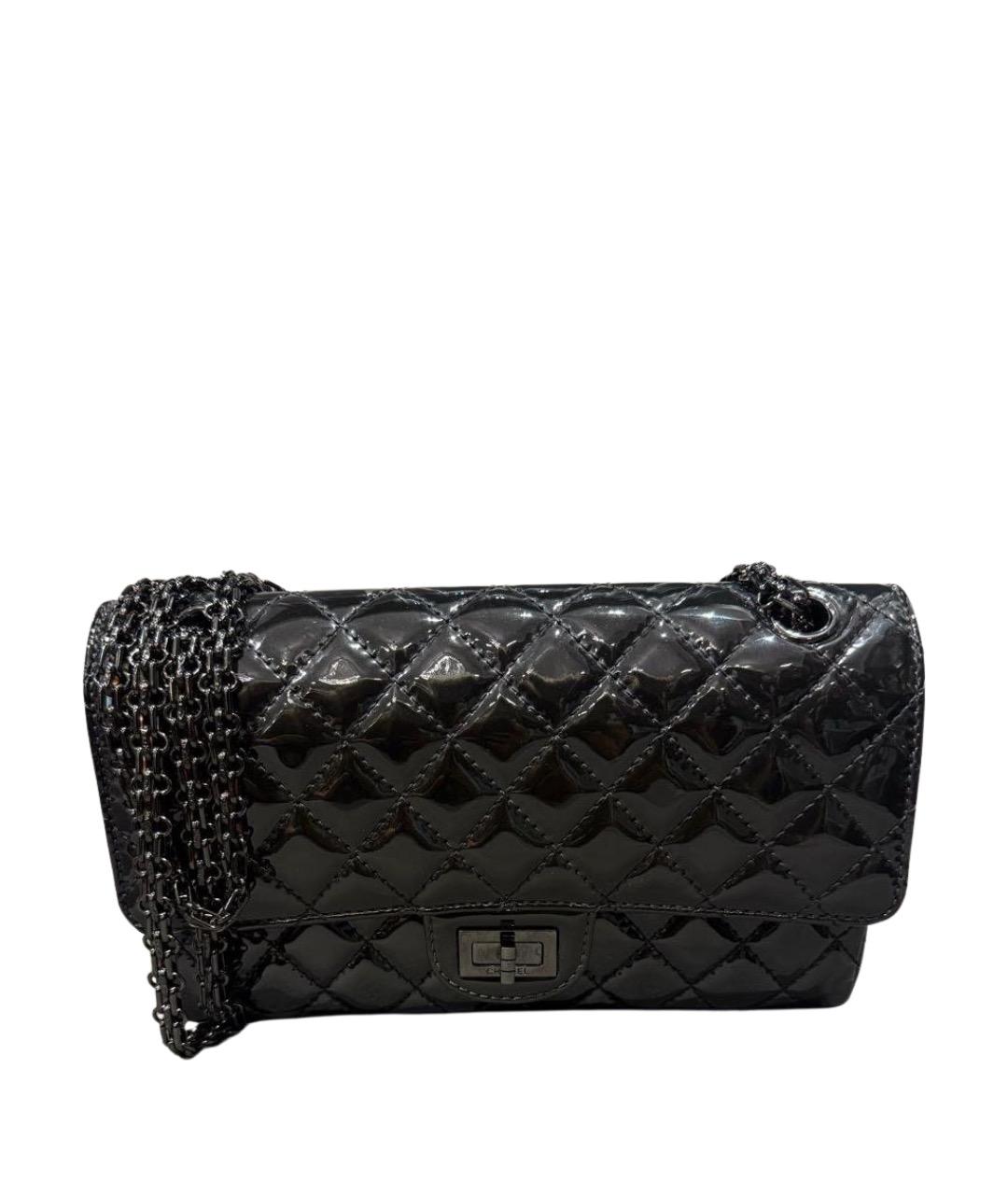 CHANEL Черная сумка через плечо из лакированной кожи, фото 1