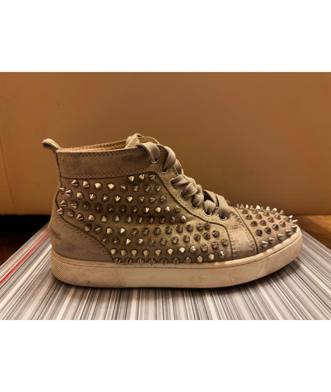 CHRISTIAN LOUBOUTIN Бежевые замшевые кеды, фото 9