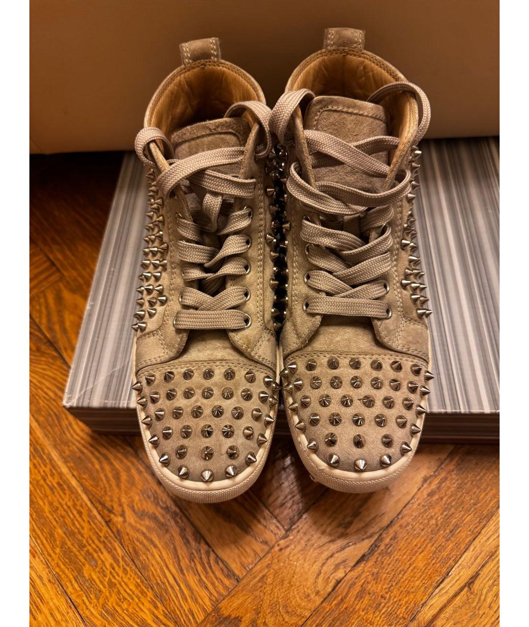 CHRISTIAN LOUBOUTIN Бежевые замшевые кеды, фото 2