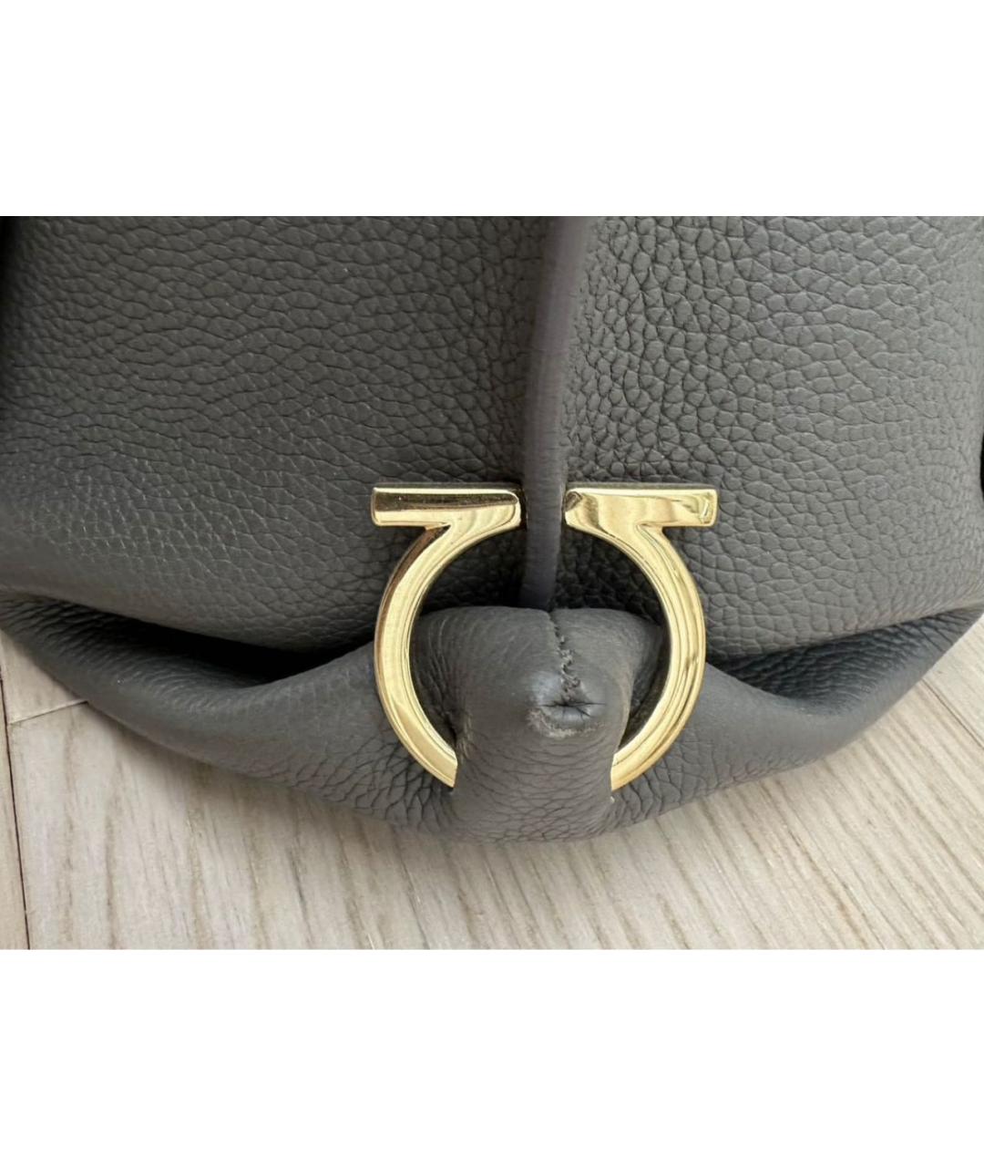 FERRAGAMO Серая кожаная сумка с короткими ручками, фото 4