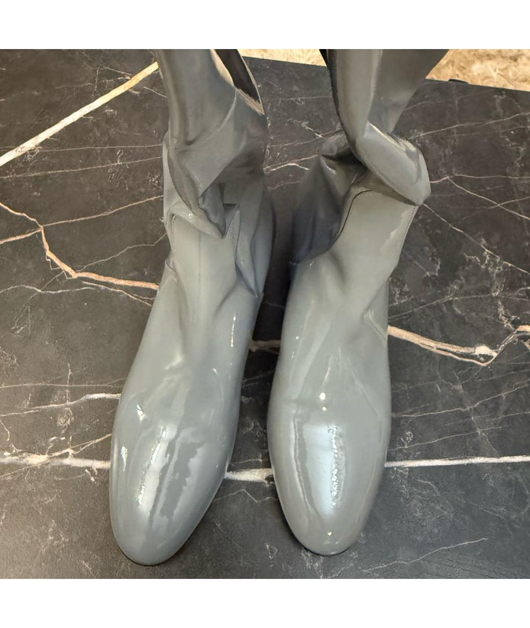VALENTINO Серые ботфорты из лакированной кожи, фото 3
