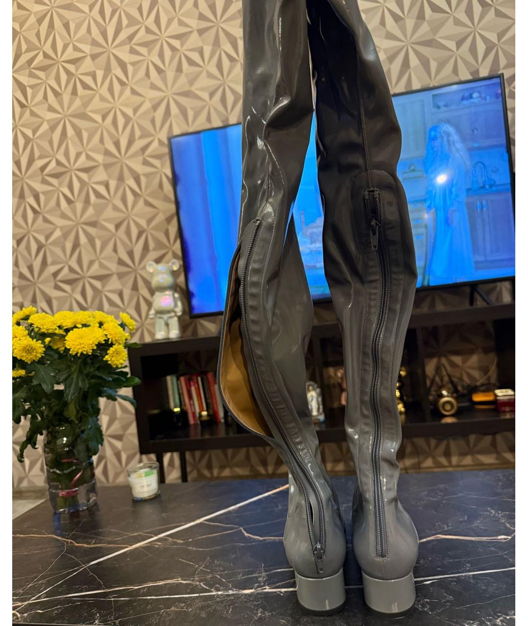 VALENTINO Серые ботфорты из лакированной кожи, фото 4