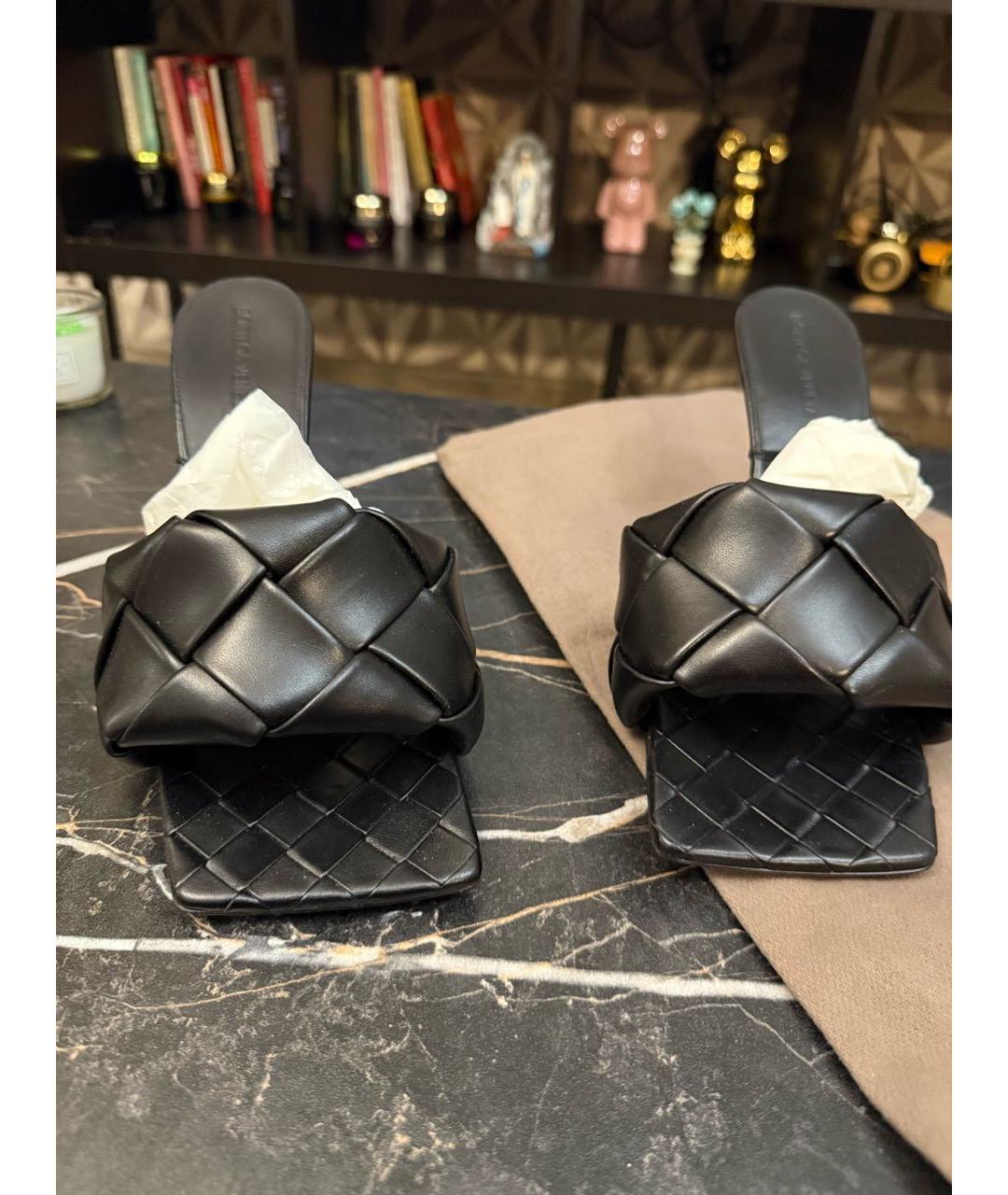 BOTTEGA VENETA Черные кожаные мюли, фото 2