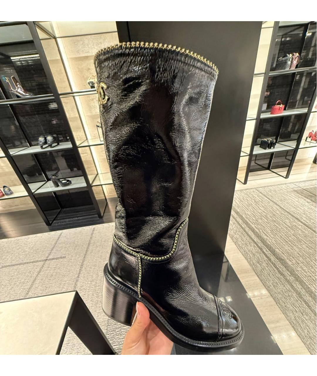 CHANEL Черные сапоги из лакированной кожи, фото 3