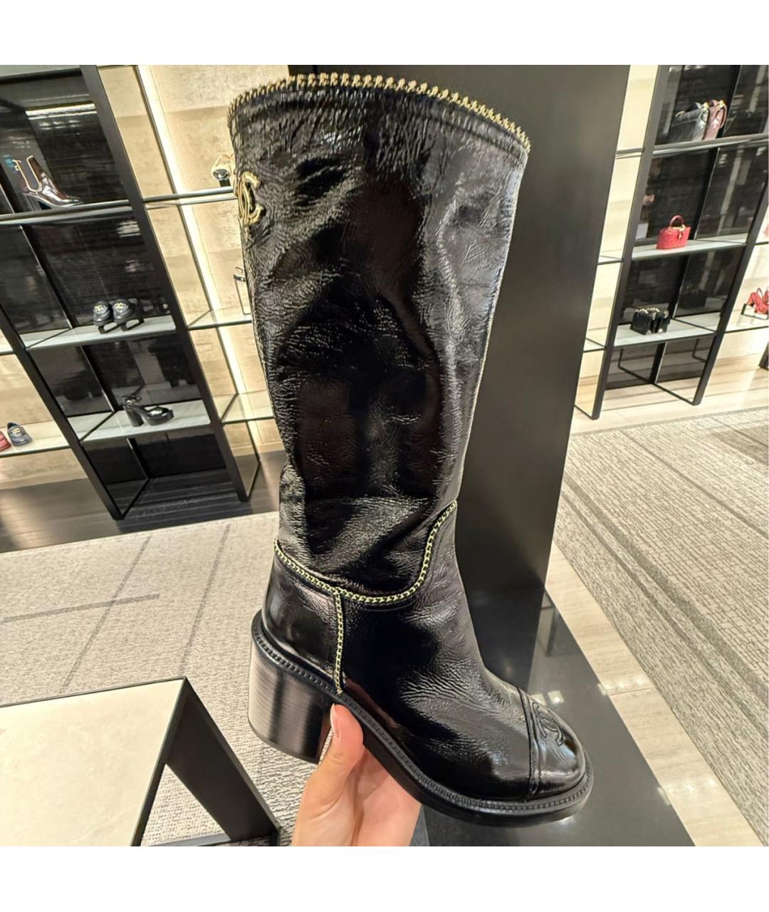 CHANEL Черные сапоги из лакированной кожи, фото 6