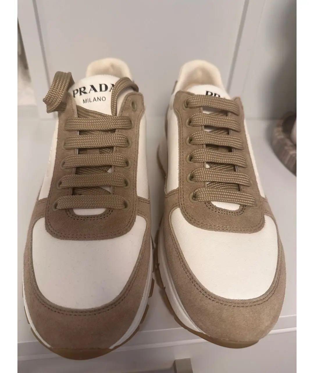 PRADA Белые кожаные низкие кроссовки / кеды, фото 2