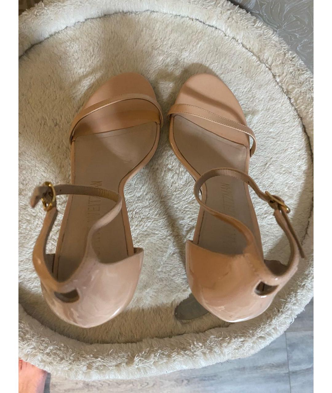 STUART WEITZMAN Бежевые босоножки из лакированной кожи, фото 3