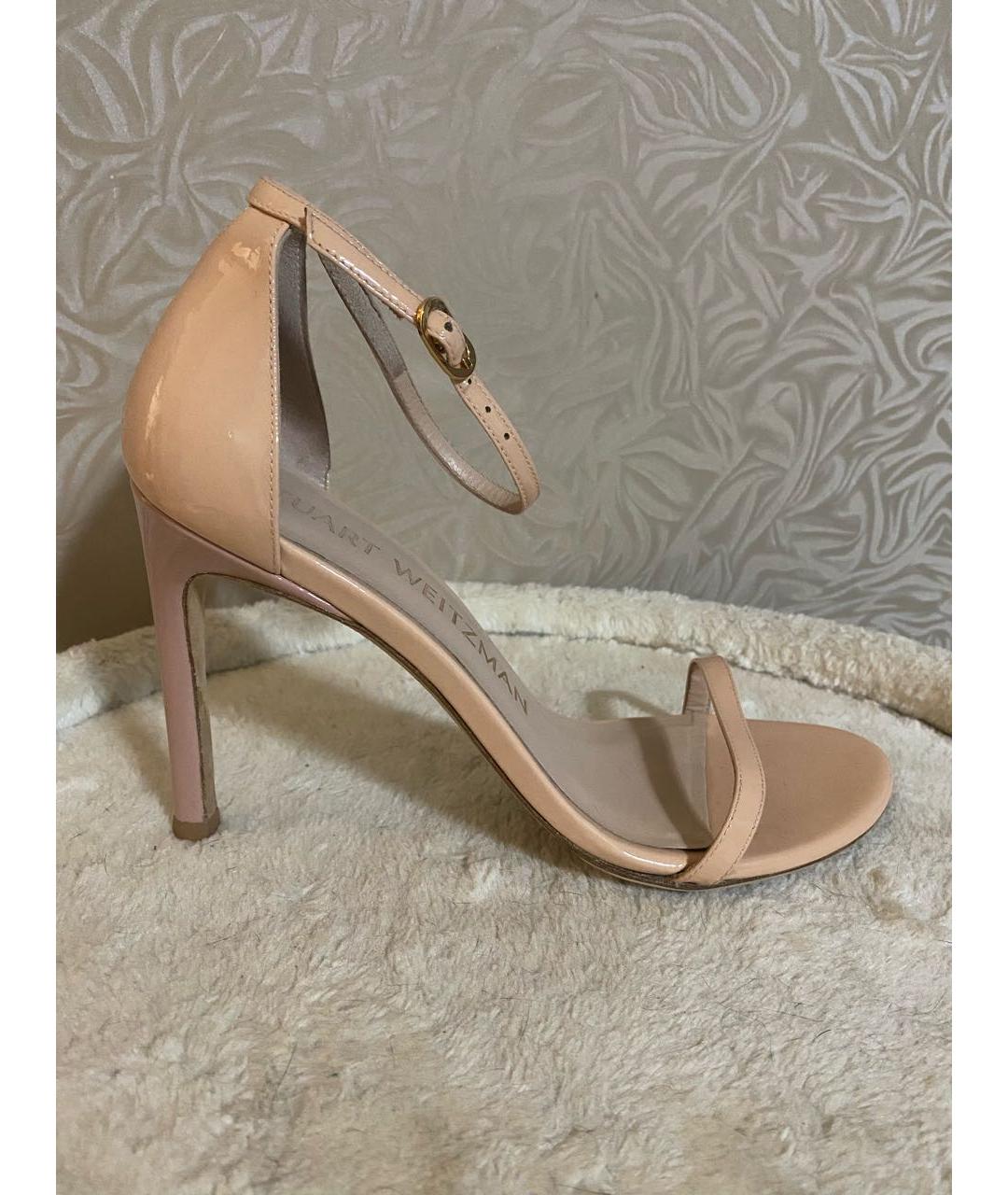 STUART WEITZMAN Бежевые босоножки из лакированной кожи, фото 8