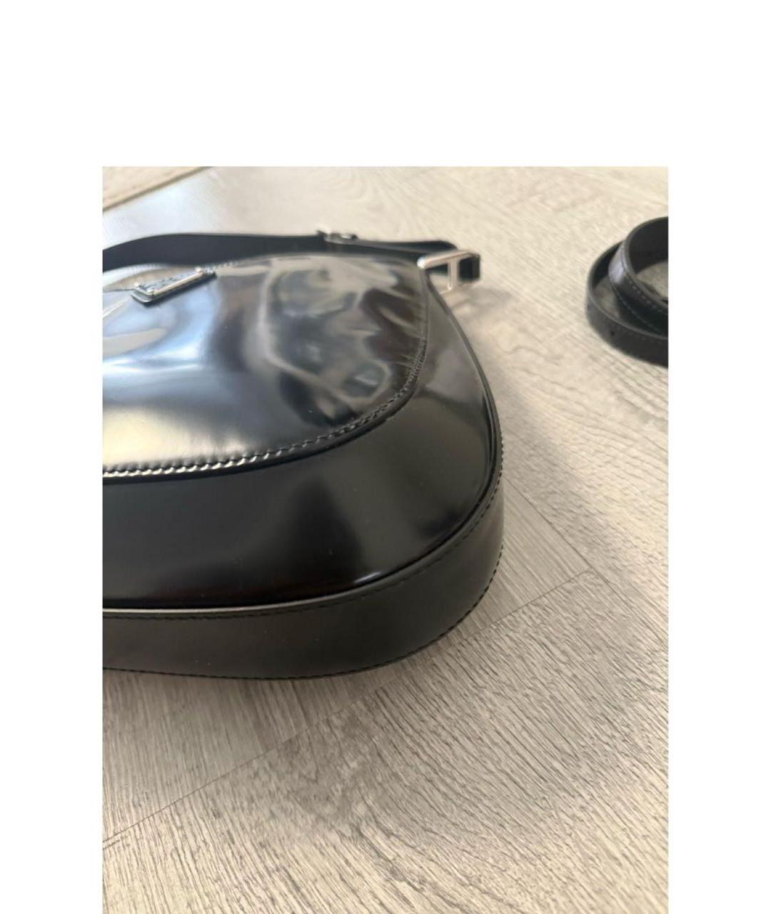 PRADA Черная сумка с короткими ручками из лакированной кожи, фото 3