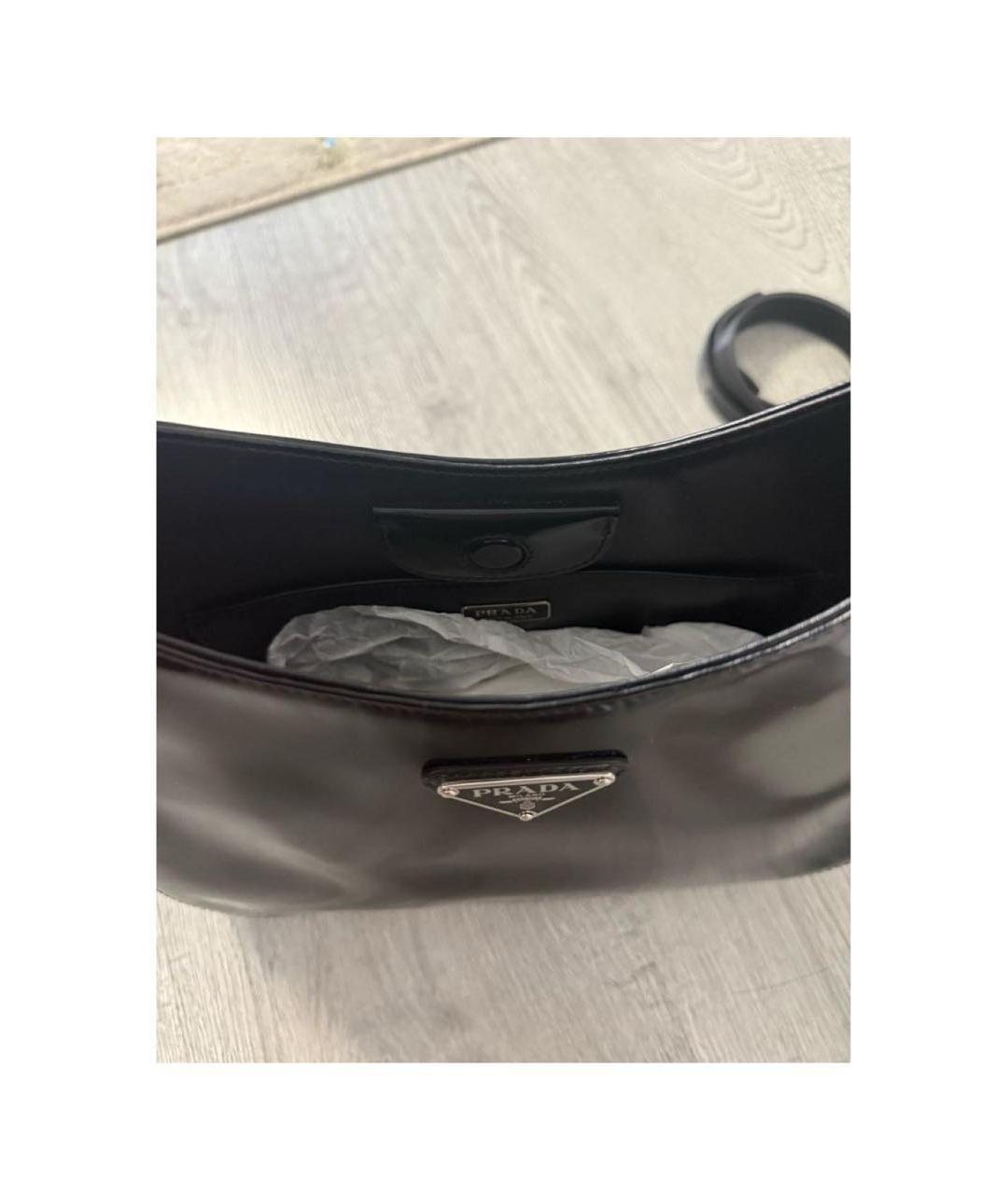 PRADA Черная сумка с короткими ручками из лакированной кожи, фото 4