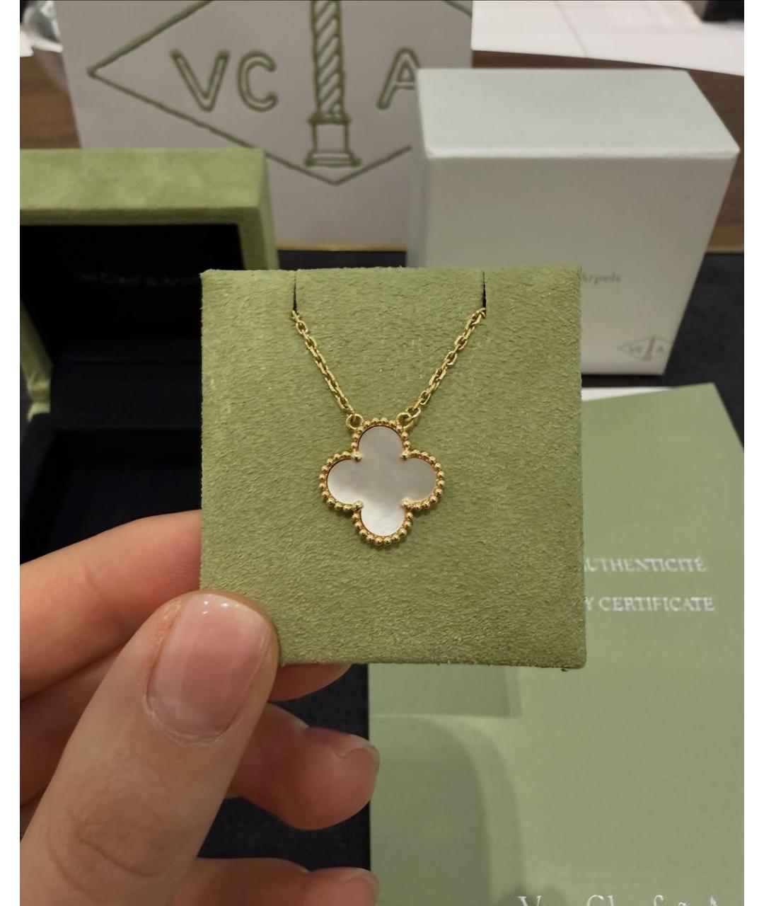 VAN CLEEF & ARPELS Белая подвеска из желтого золота, фото 3