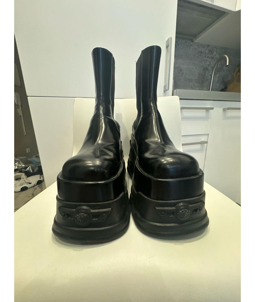 VERSACE Черные кожаные ботильоны, фото 2