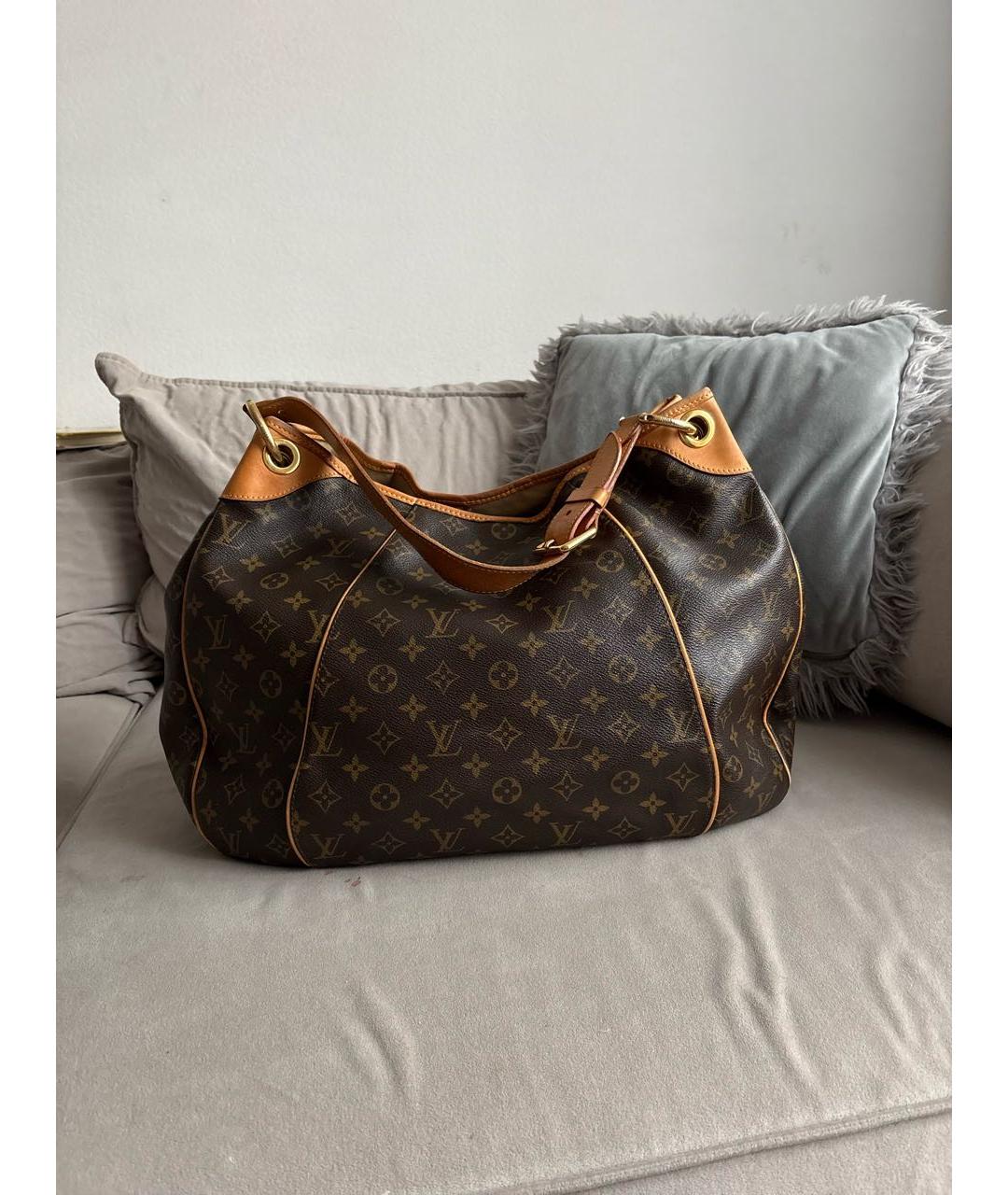 LOUIS VUITTON Коричневая кожаная сумка с короткими ручками, фото 3