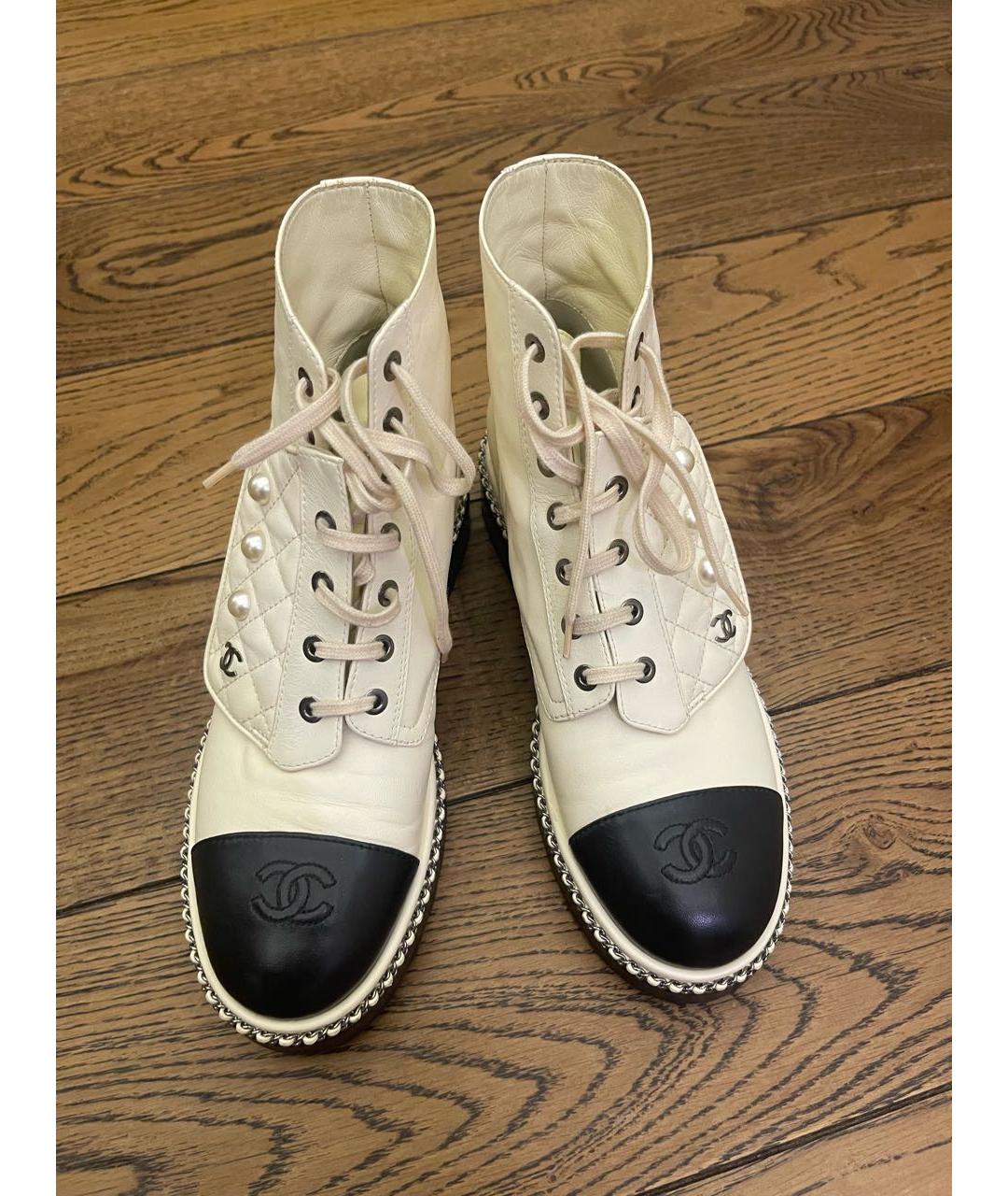 CHANEL Бежевые кожаные ботинки, фото 2