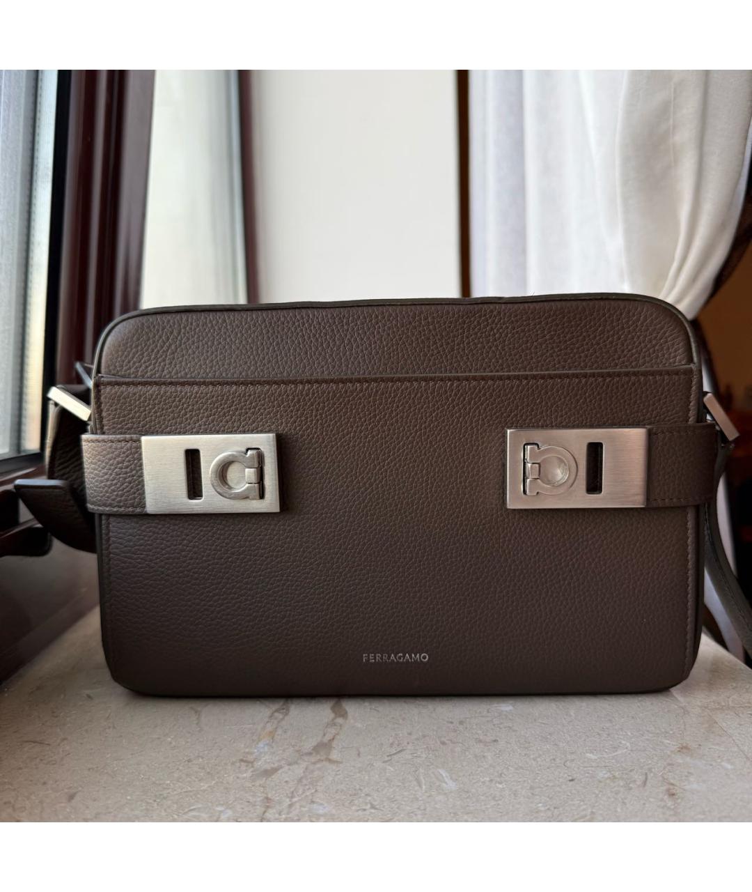 FERRAGAMO Коричневая кожаная сумка на плечо, фото 9