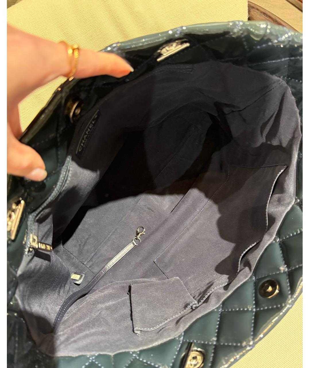 CHANEL Темно-синяя сумка через плечо из лакированной кожи, фото 7