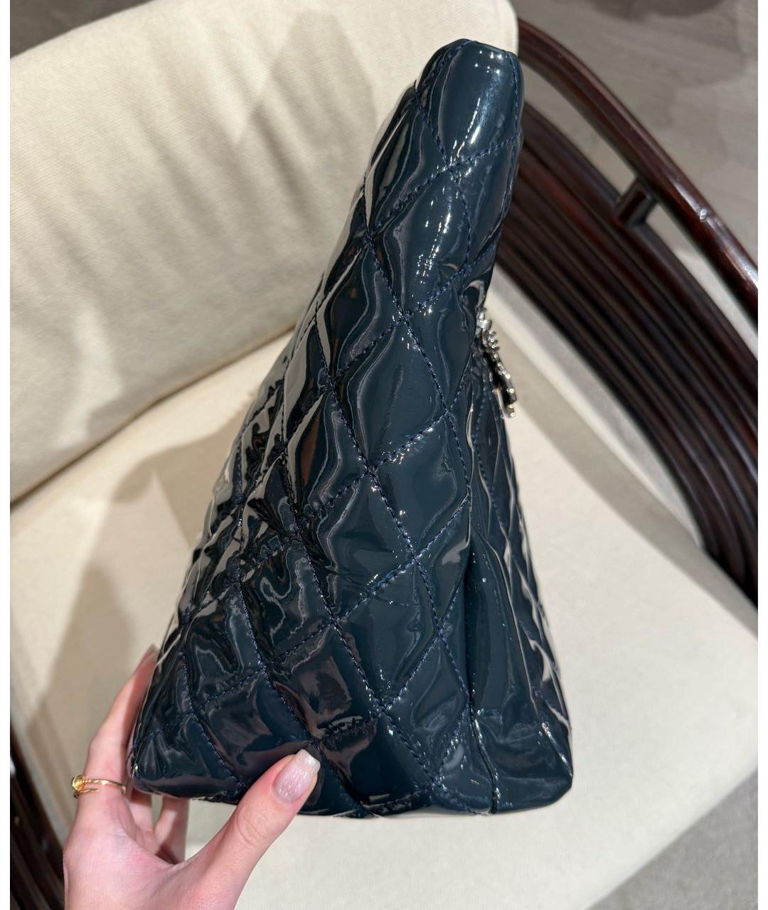 CHANEL Темно-синяя сумка через плечо из лакированной кожи, фото 4