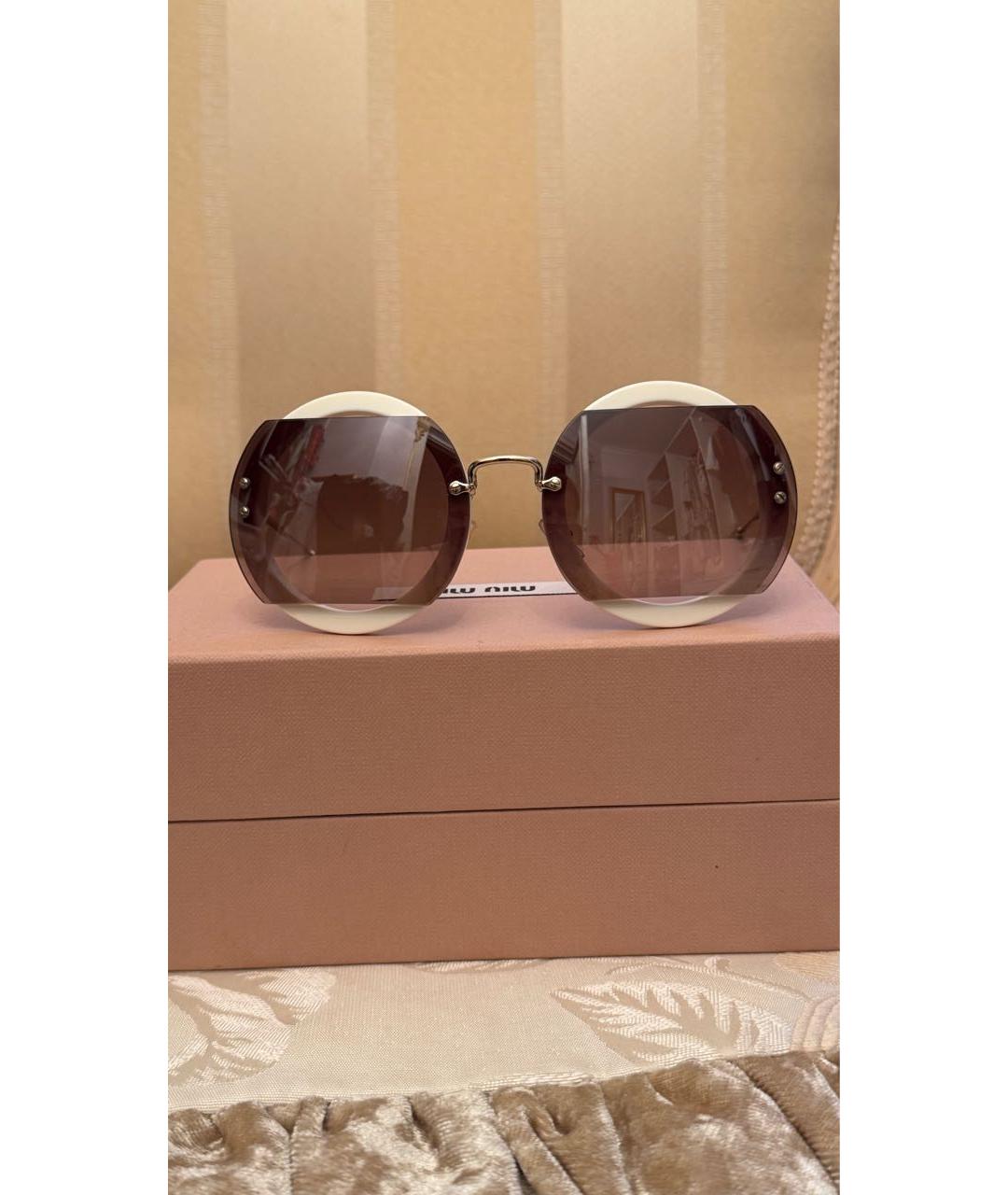 MIU MIU Белые пластиковые солнцезащитные очки, фото 6