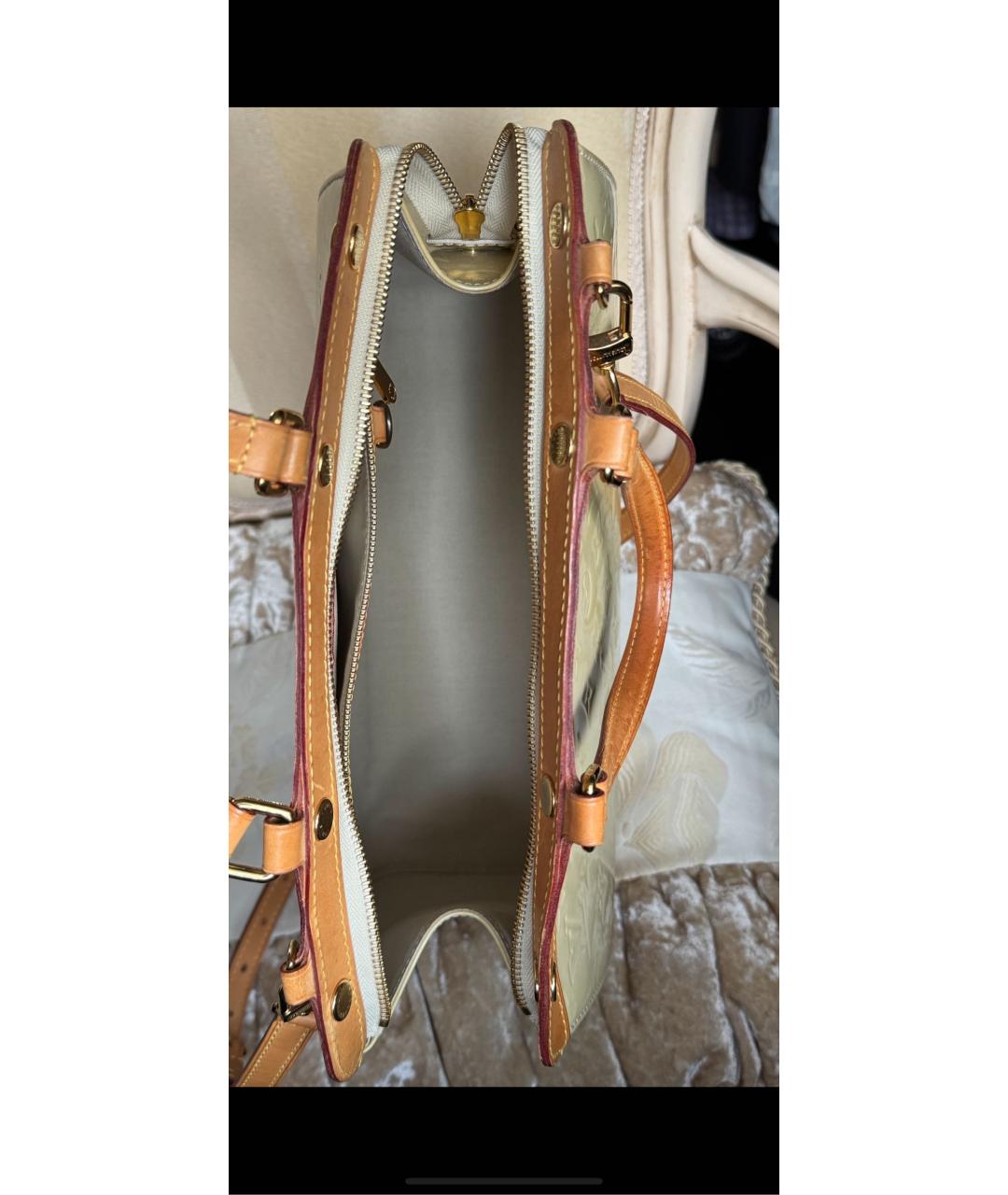 LOUIS VUITTON Бежевая сумка с короткими ручками из лакированной кожи, фото 3