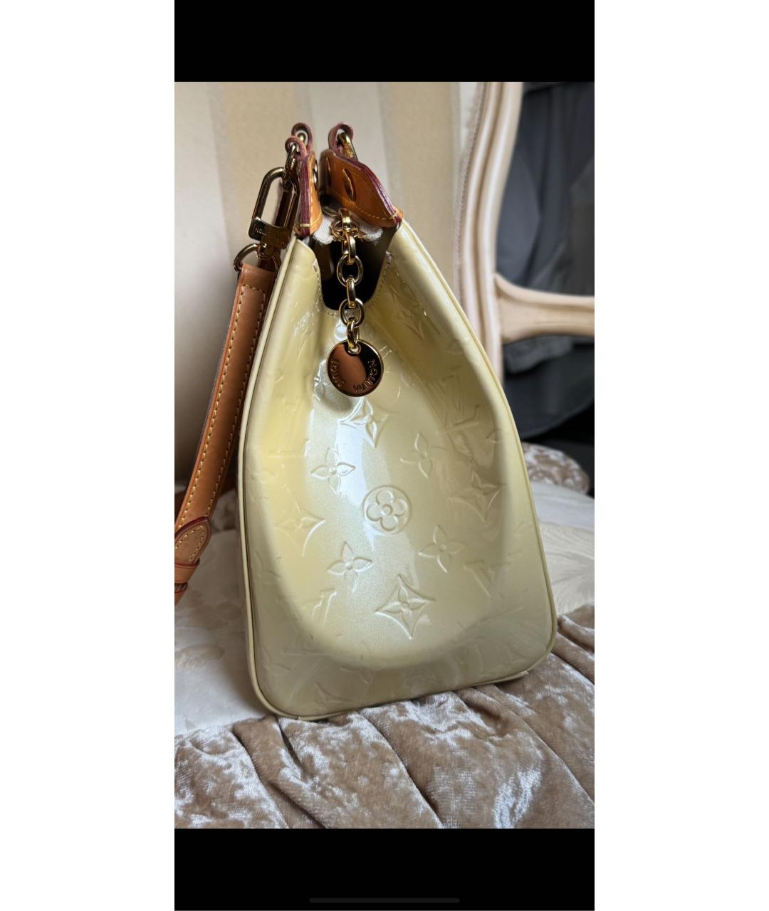 LOUIS VUITTON Бежевая сумка с короткими ручками из лакированной кожи, фото 5