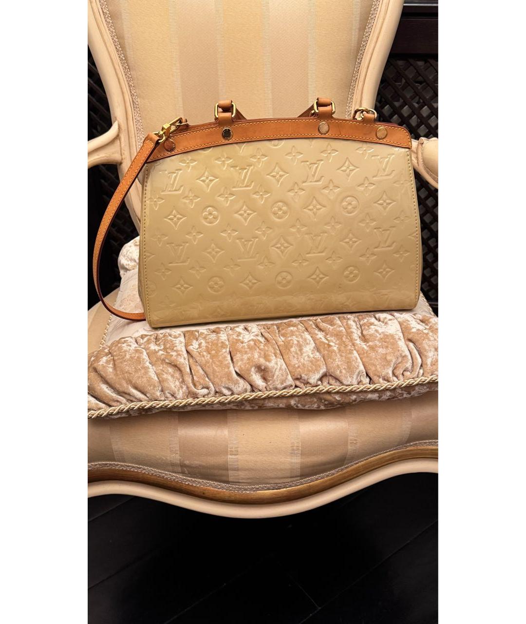 LOUIS VUITTON Бежевая сумка с короткими ручками из лакированной кожи, фото 2