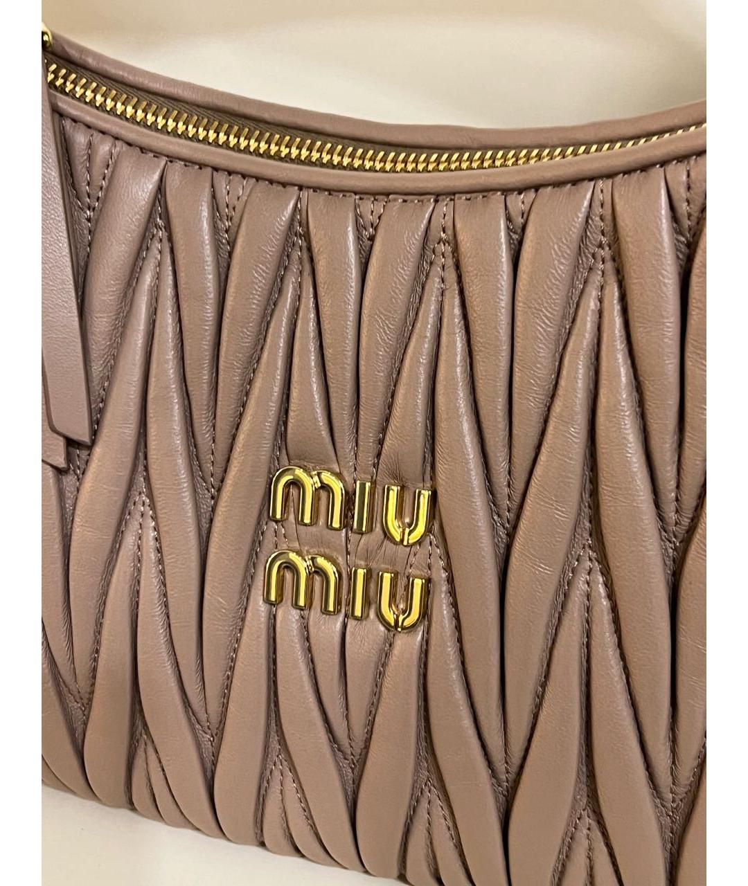 MIU MIU Бежевая кожаная сумка с короткими ручками, фото 3