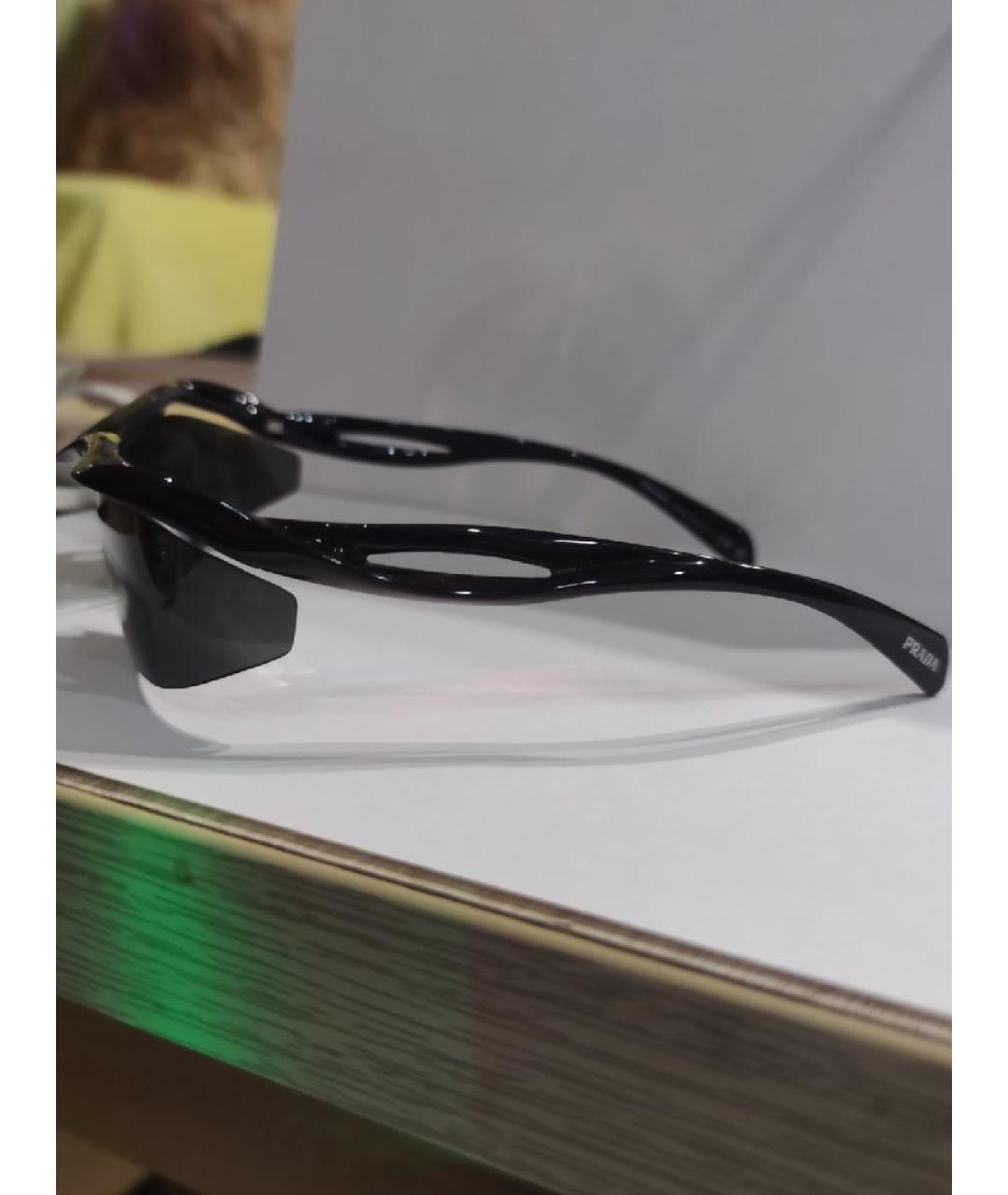 PRADA Черные пластиковые солнцезащитные очки, фото 3