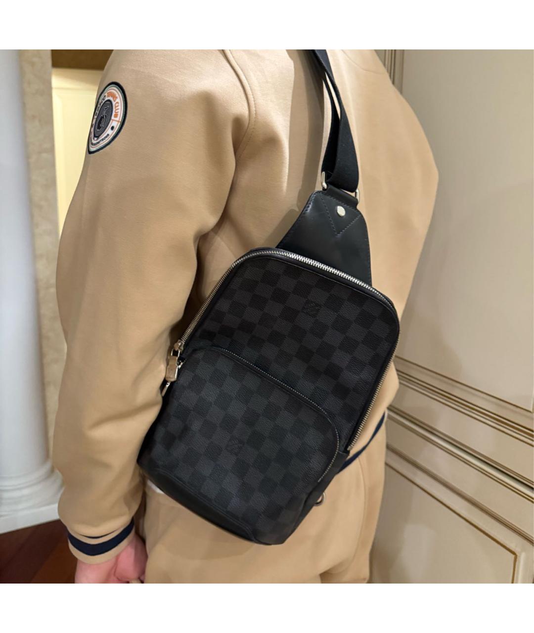 LOUIS VUITTON Антрацитовая кожаная барсетка, фото 3