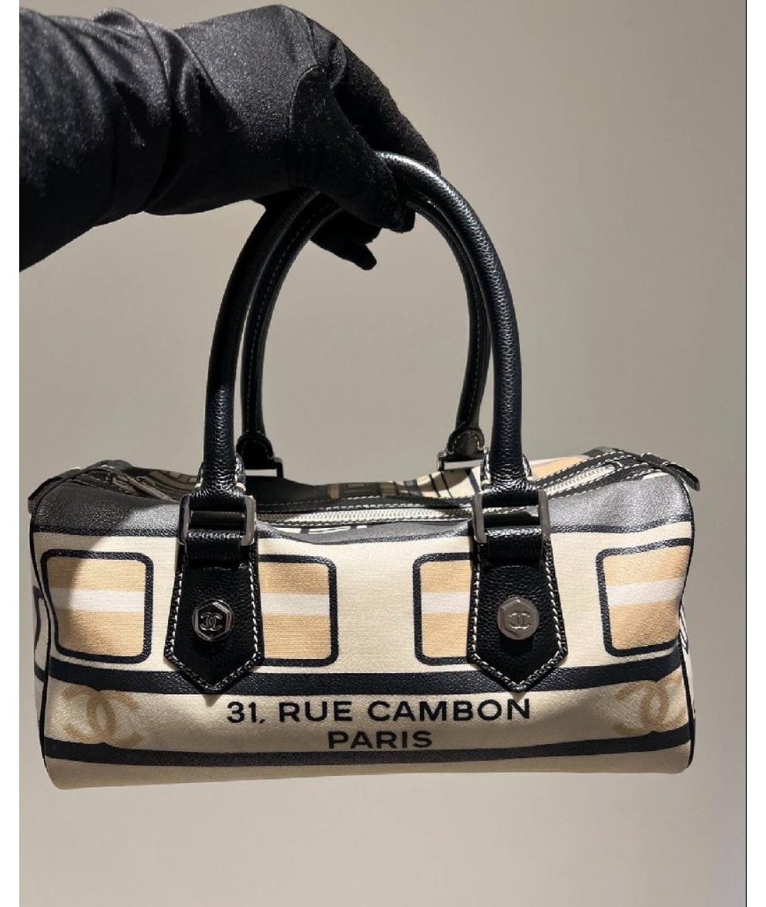 CHANEL Бежевая сумка с короткими ручками из лакированной кожи, фото 4