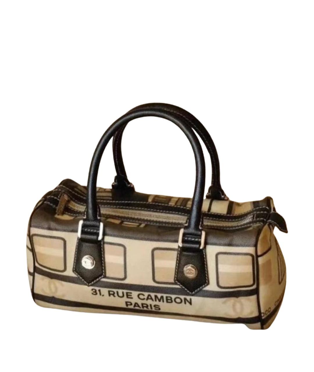 CHANEL Бежевая сумка с короткими ручками из лакированной кожи, фото 1