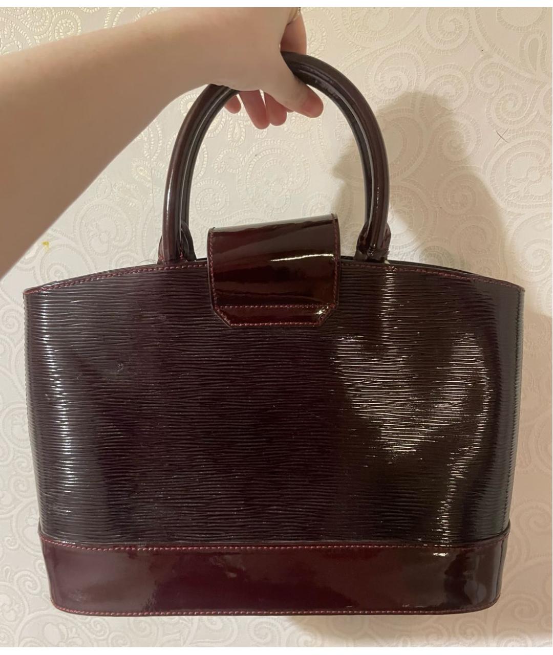 LOUIS VUITTON Бордовая сумка с короткими ручками из лакированной кожи, фото 2